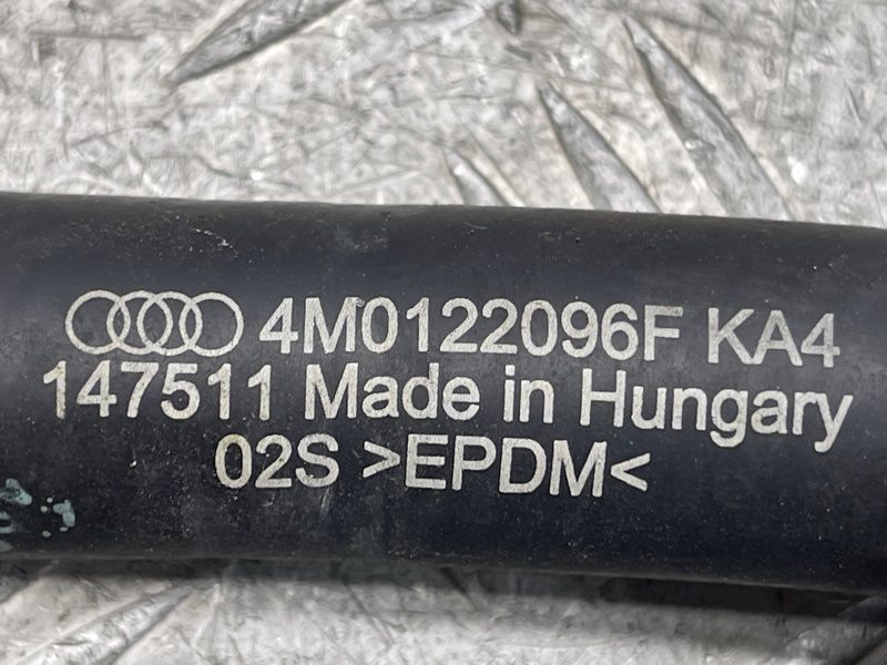 Шланг системи охолодження 4M0122096F Audi Q7