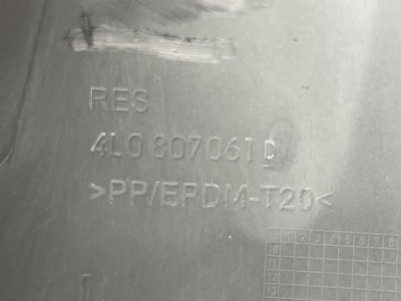 Спойлер переднього бампера 4L0807061D Audi Q7