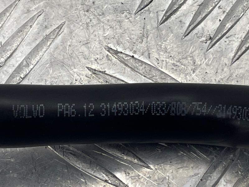 Трубопровід системи охолодження 31493032 Volvo XC90