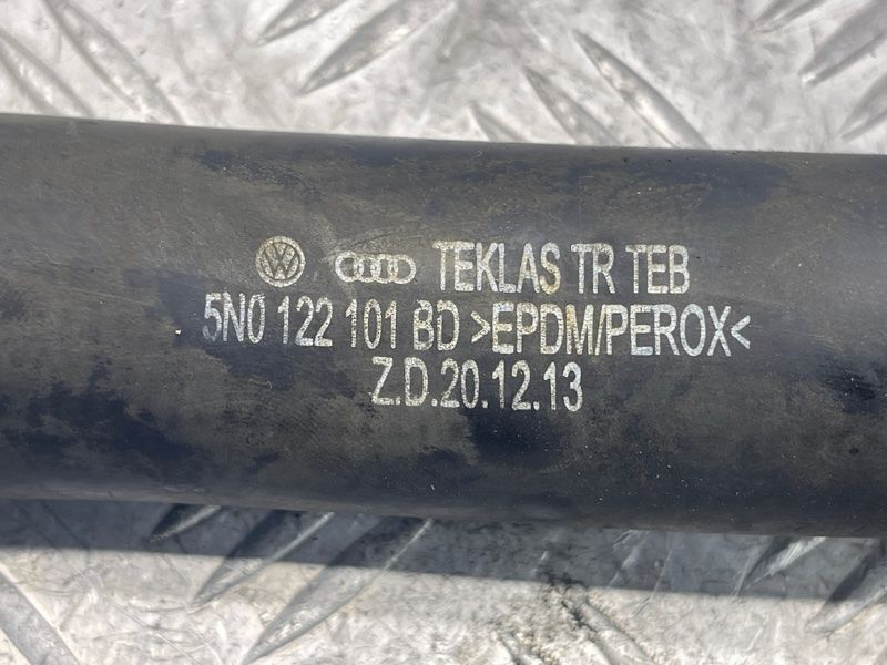 Патрубок системи охолодження 5N0122101BD Audi Q3