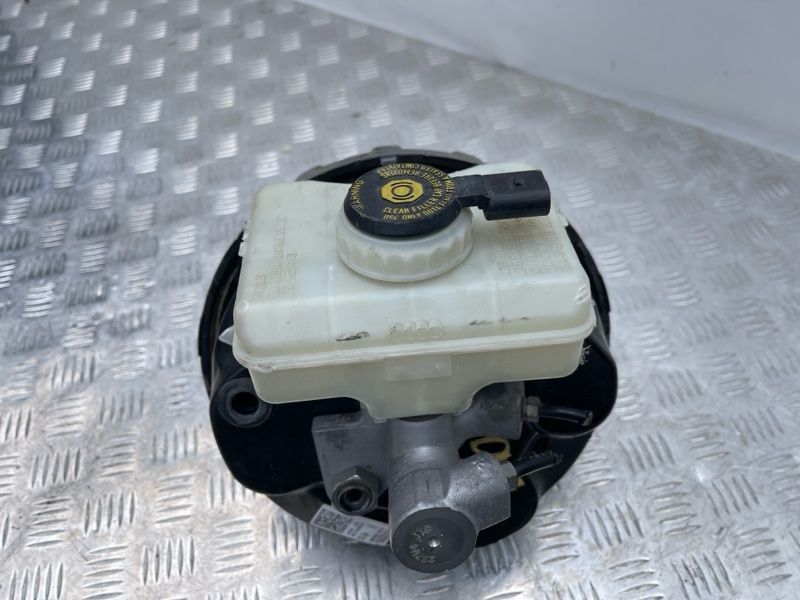 Вакуумный усилитель тормозов 8R0612103H Audi Q5