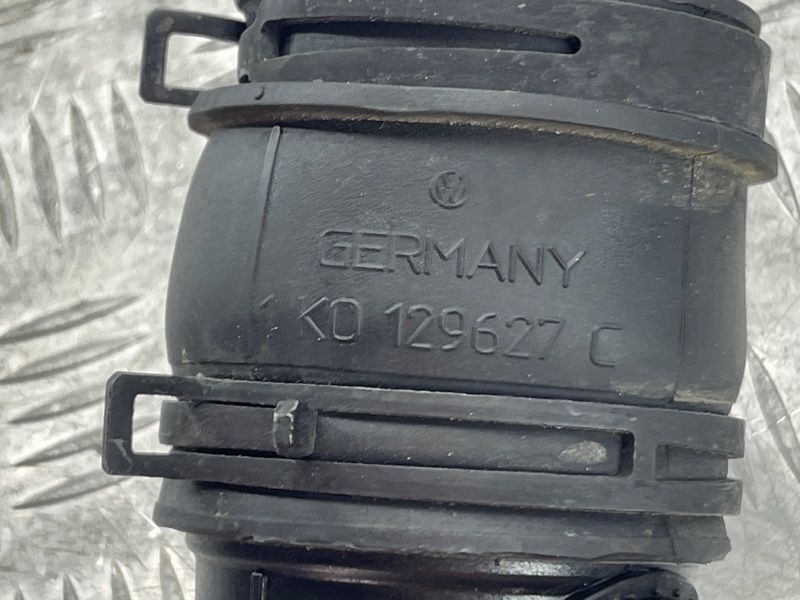 Патрубок турбины 1K0129627C Volkswagen Passat