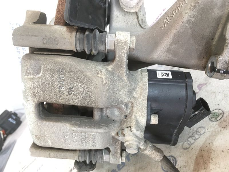 Суппорт тормозной 5N0615403 Volkswagen CC