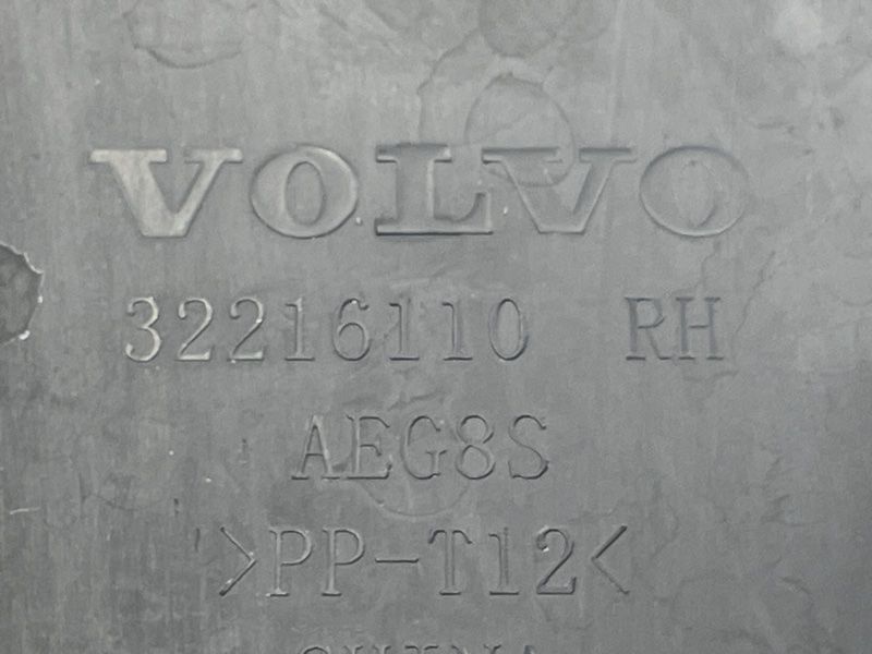 Накладка крила 32216110 Volvo XC60