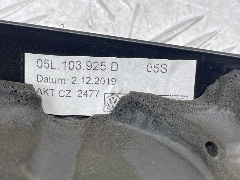 Накладка двигуна 05L103925D Audi A6