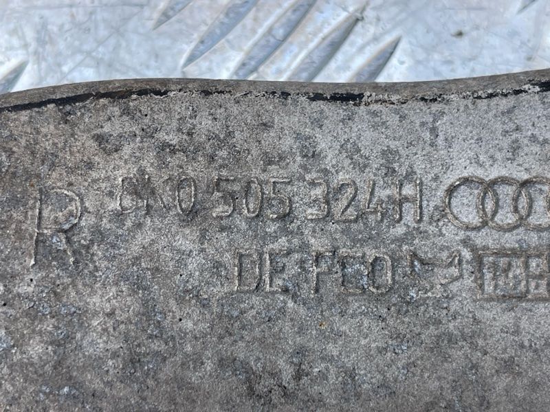 Важіль задньої підвіски поперечний верхній правий 8K0505324H Audi Q5 Audi A4, Audi A4 Allroad, Audi A5, Audi A6, Audi A7, Audi A8, Audi Q5, Audi RS5, Audi RS7, Audi S4, Audi S5, Audi S6, Audi S7, Audi S8, Audi SQ5