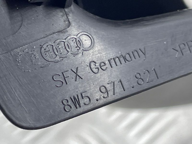 Накладка петли багажника 8W5971821 Audi A4