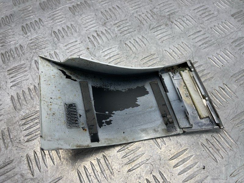 Накладка крыла 7P6853717F Volkswagen Touareg