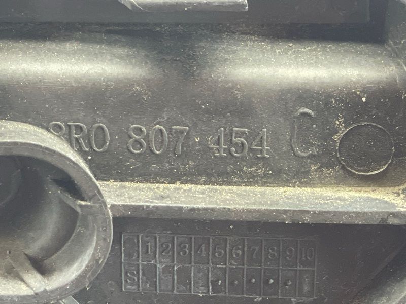 Направляюча заднього бампера 8R0807454C Audi Q5