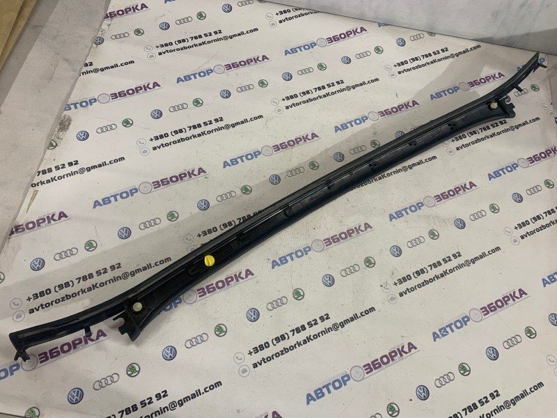 Накладка кришки багажника верхня центральна 4G8827229 Audi A7 Audi A7, Audi RS7, Audi S7