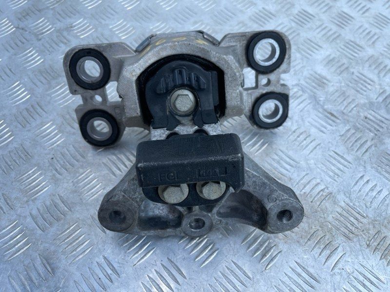 Опора двигуна 31401308 Volvo XC60