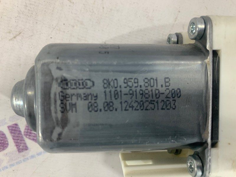 Мотор склопідйомника 8K0959801B Volkswagen Touareg
