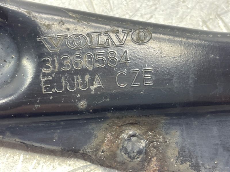 Рычаг задней подвески поперечный верхний 3136058 Volvo XC90