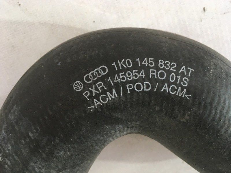 Патрубок інтеркулера 1K0145832AT Volkswagen Jetta
