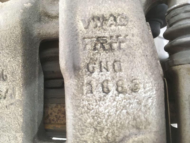 Суппорт тормозной 5N0615403 Volkswagen CC
