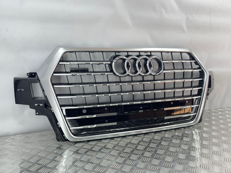 Решітка радіатора 4M0853651JRN4 Audi Q7