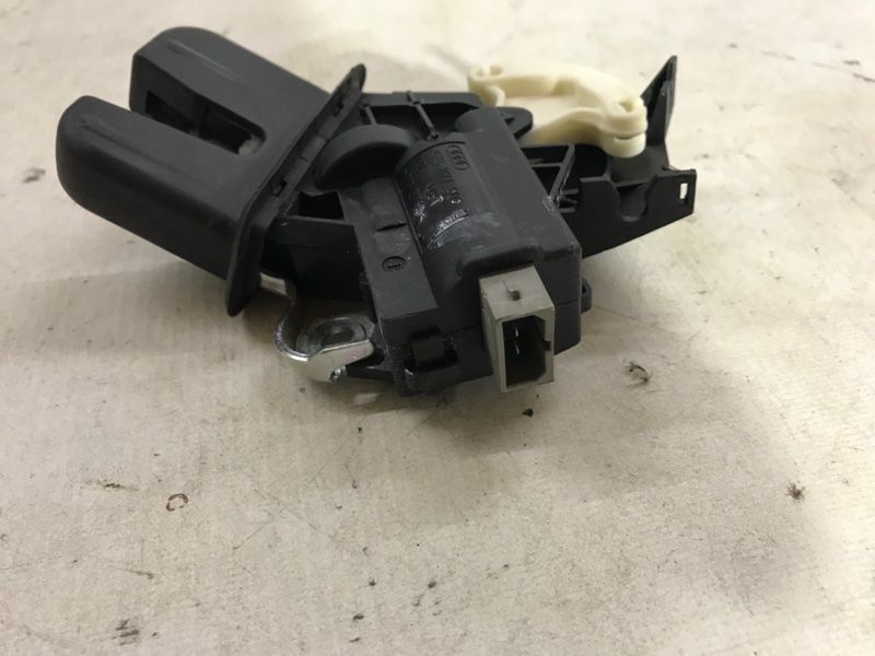 Замок кришки багажника 4F5827505D Volkswagen CC