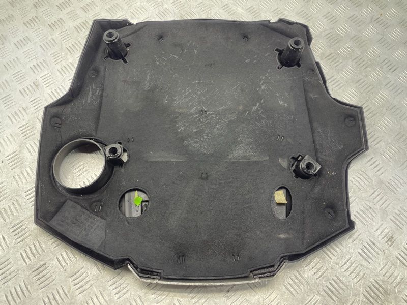 Накладка двигателя 06M103925N Audi A6