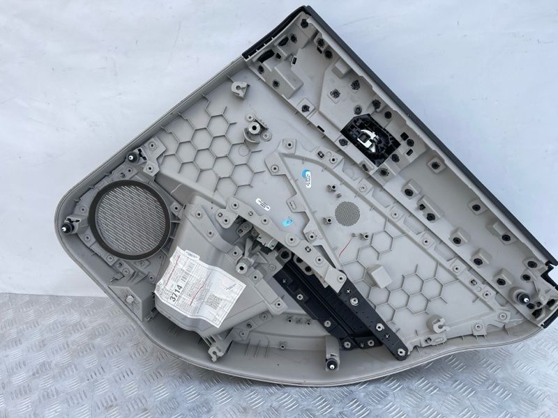 Обшивка дверей 17A867211DRLA Volkswagen Jetta