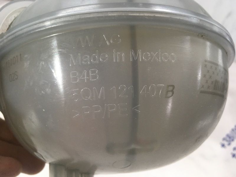 Расширительный бачок 5QM121407B Volkswagen Jetta