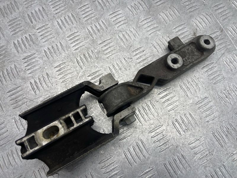 Опора двигателя левая 31330594 Volvo XC90 Volvo S60, Volvo S90, Volvo V60, Volvo V60 Cross Country, Volvo V90, Volvo V90 Cross Country, Volvo XC60, Volvo XC90