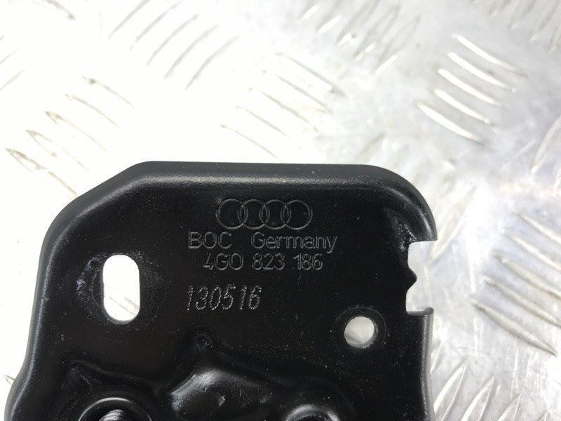 Скоба замка капоту 4G0823186 Audi A6