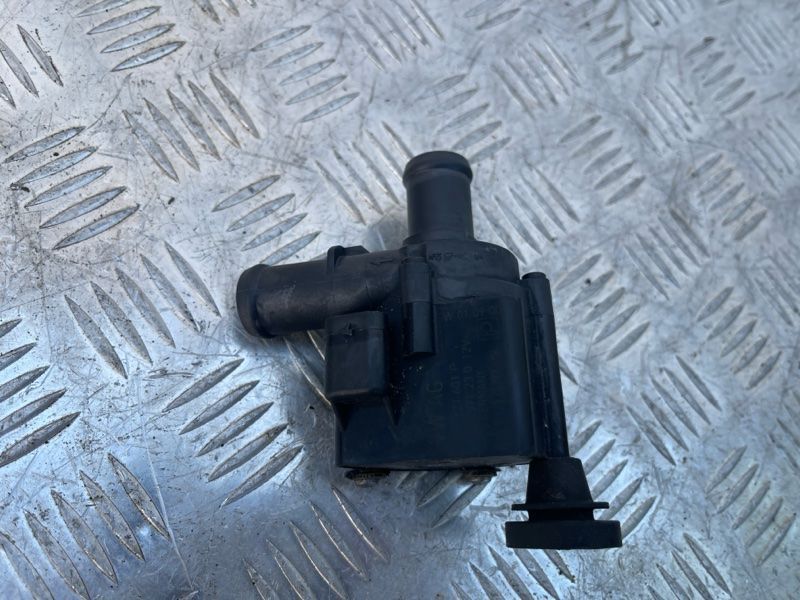 Помпа водяна додаткова Audi A6