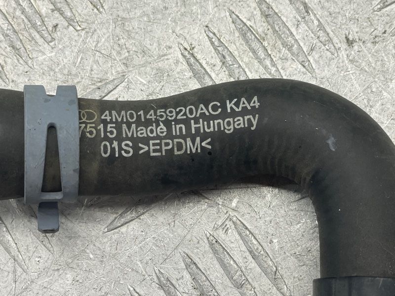 Патрубок радіатора 4M0145920AC Audi Q7