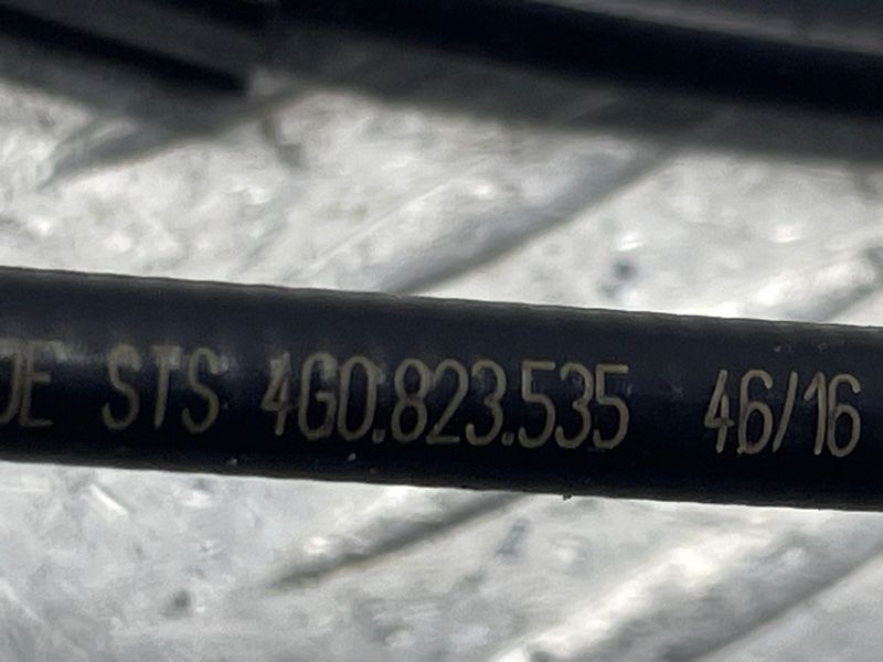 Трос капота 4G0823535 Audi A6