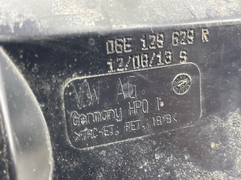 Патрубок воздушного фильтра 06E129629R Audi Q7