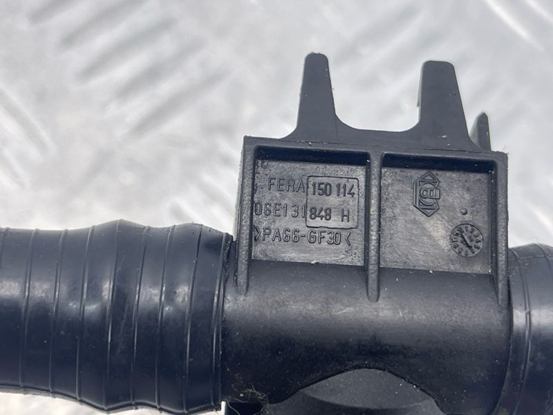 Трубка вентиляции картера 06E131848H Audi A6
