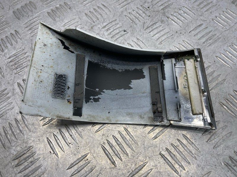 Накладка крыла 7P6853717F Volkswagen Touareg