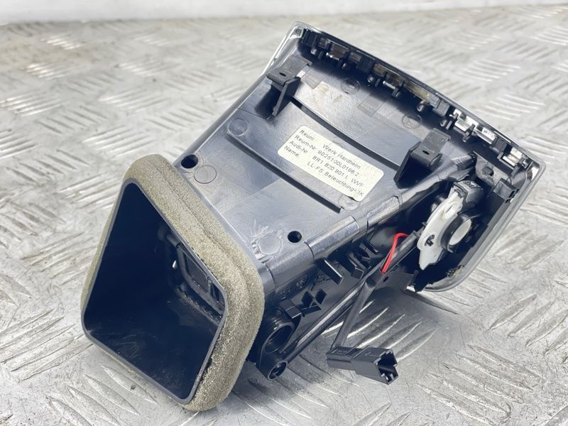 Дефлектор воздуховода 8R1820901LWVF Audi Q5