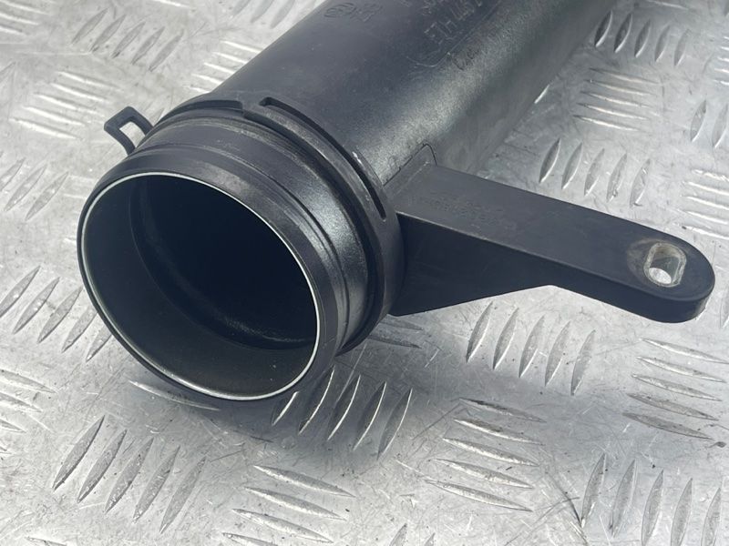 Патрубок повітряного фільтра 1K0129684L Volkswagen CC