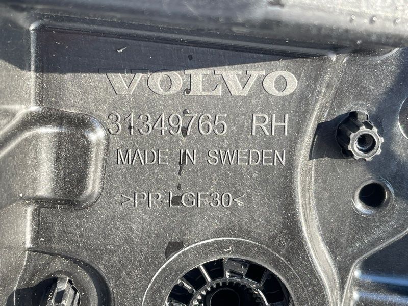 Двері 32133219 Volvo XC90