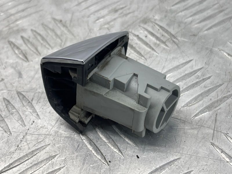 Ковпачок ручки дверей з хромованою накладкою 4H0837880C Audi A6