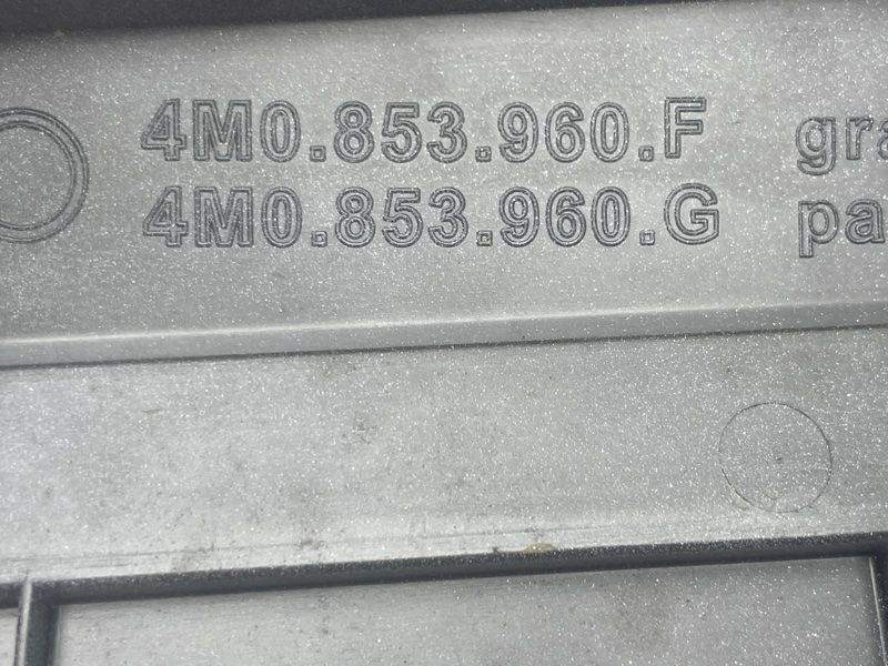 Накладка двери 4M0853960G Audi Q7