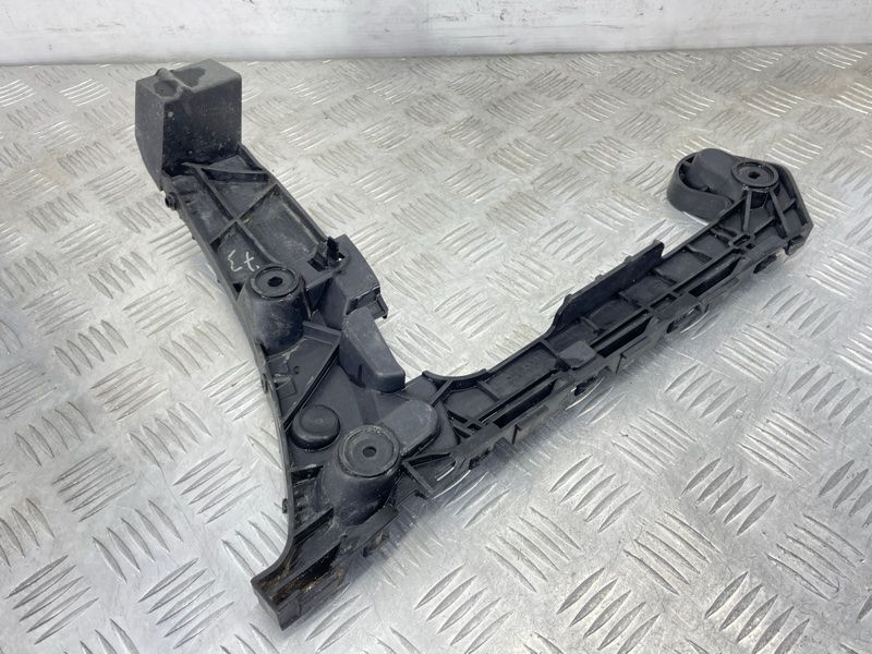 Направляюча заднього бампера 8W9807453A Audi A4 Allroad