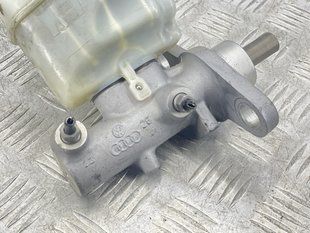 Главный тормозной цилиндр 7L8611019F Audi Q7