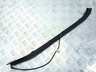 Защитный молдинг левый 7P6827711 Volkswagen Touareg Volkswagen Touareg