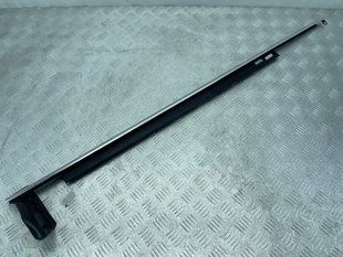 Молдинг / уплотнитель паза стекла (хром) 4H0853284C2ZZ Audi A8