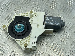 Електродвигун склопідйомника задній лівий 8K0959811A Audi Touareg Audi A4, Audi A4 Allroad, Audi A6, Audi Q3, Audi Q5, Audi S4, Audi S6, Audi SQ5, Porsche Cayenne, Volkswagen Touareg