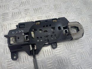 Кронштейн ручки 9W01837811A Audi A4 Allroad