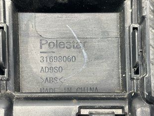 Решітка переднього бампера 31698060 Polestar 2