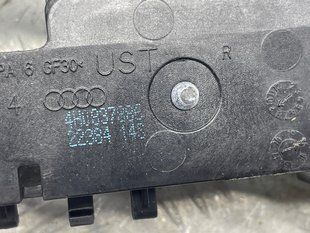 Кронштейн ручки 4H0837886 Audi A8