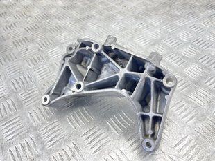 Кронштейн генератора 31430704 Volvo XC90