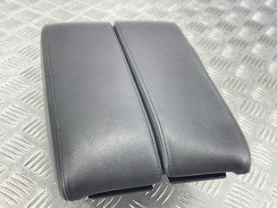 Підлокітник 7P6864207BK84 Volkswagen Touareg