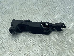 Направляюча переднього бампера 4G0807284 Audi A6