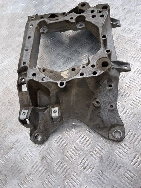 Траверса АКПП 4M0399263E Audi Q7 Audi Q7, Audi Q8