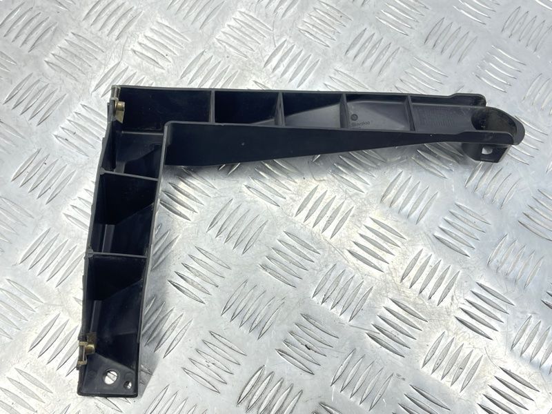 Направляющая / Крепление / Кронштейн бампера 7L6807861 Volkswagen Touareg